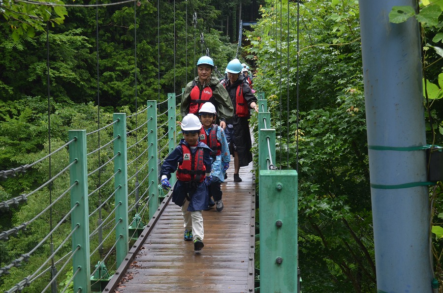 渓流登りと川遊び