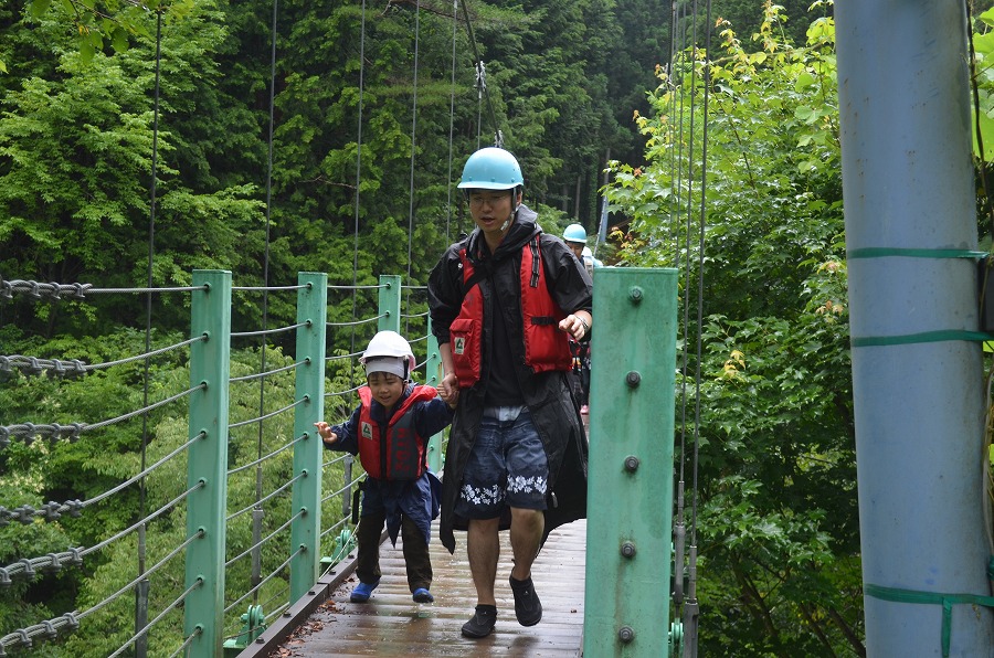 渓流登りと川遊び