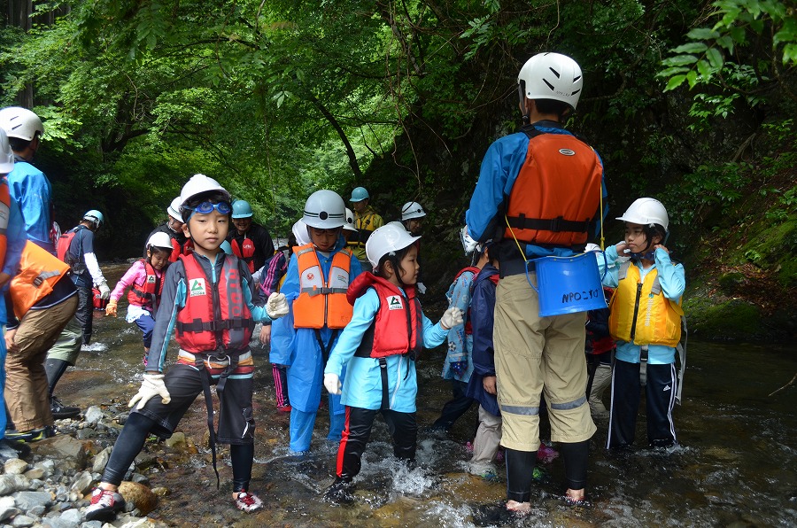 渓流登りと川遊び