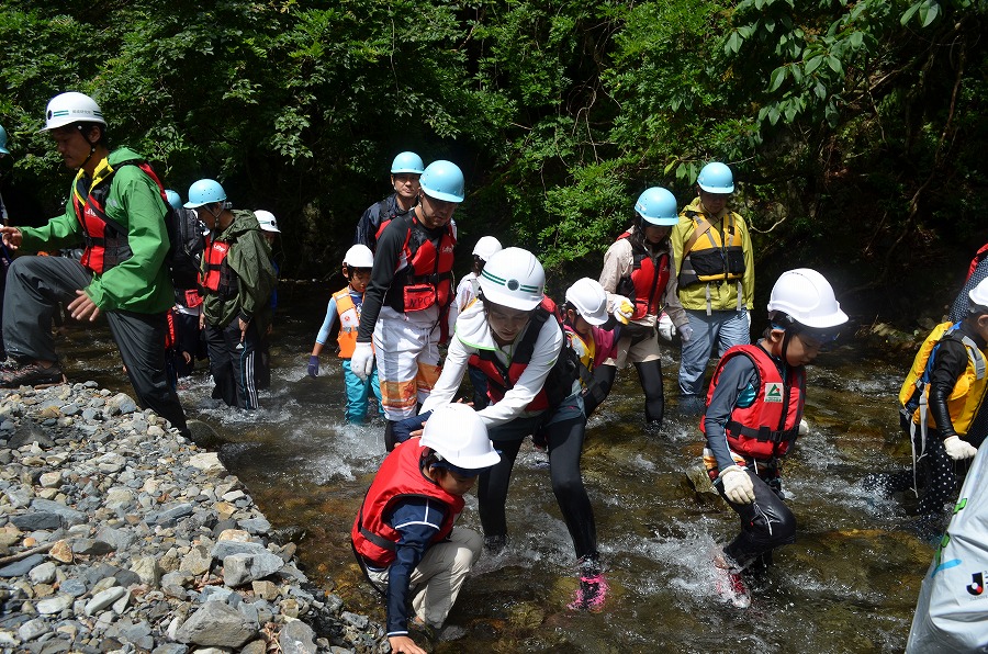 渓流登りと川遊び