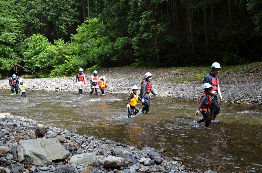 渓流登りと川遊び