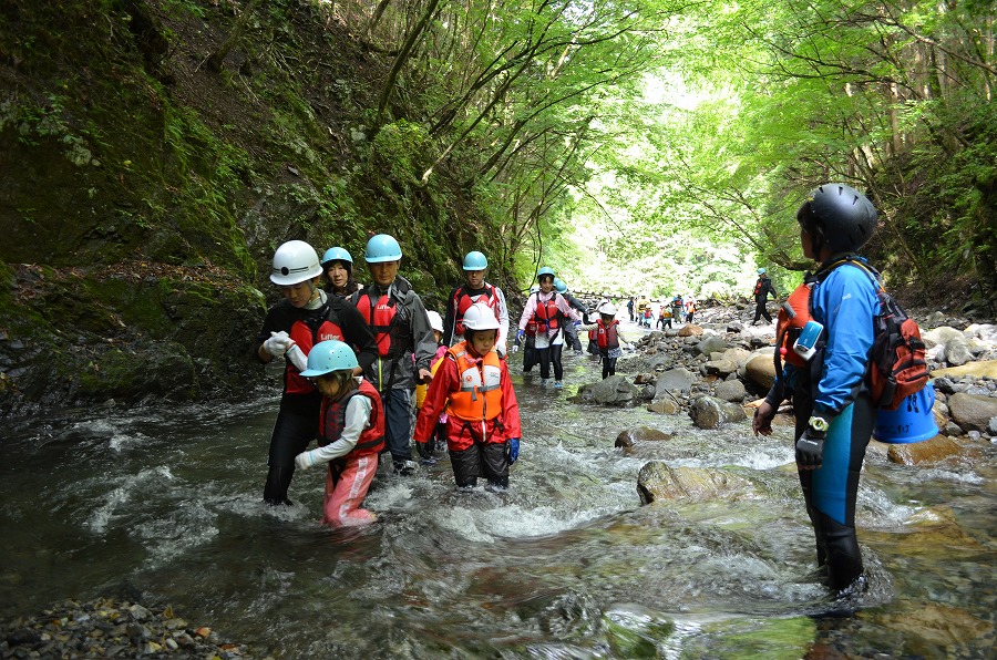 渓流登りと川遊び