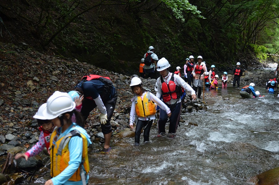 渓流登りと川遊び