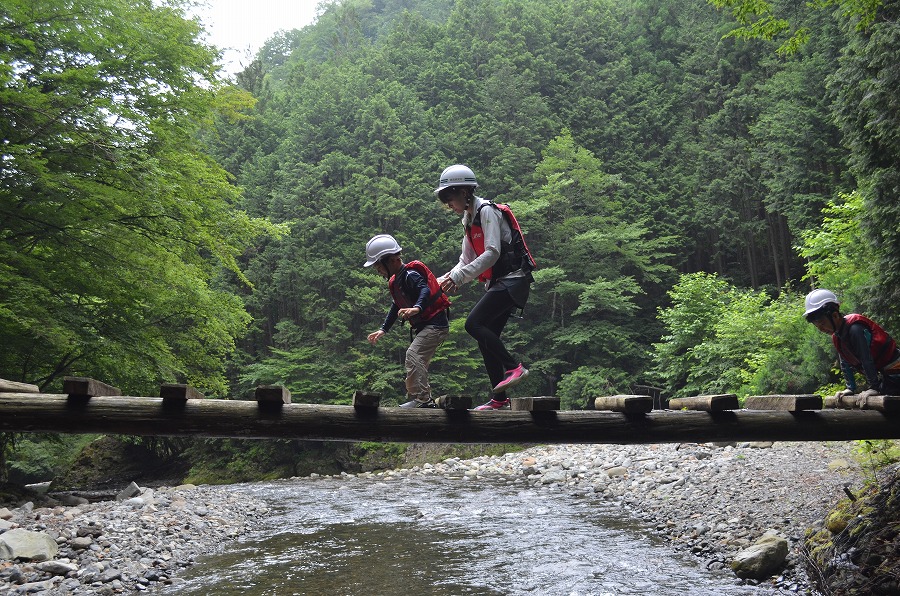渓流登りと川遊び