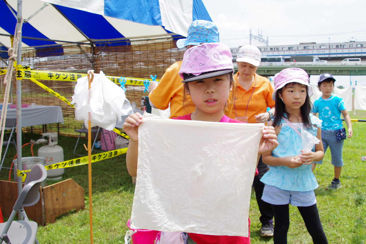 夏休み多摩川教室　草木染め