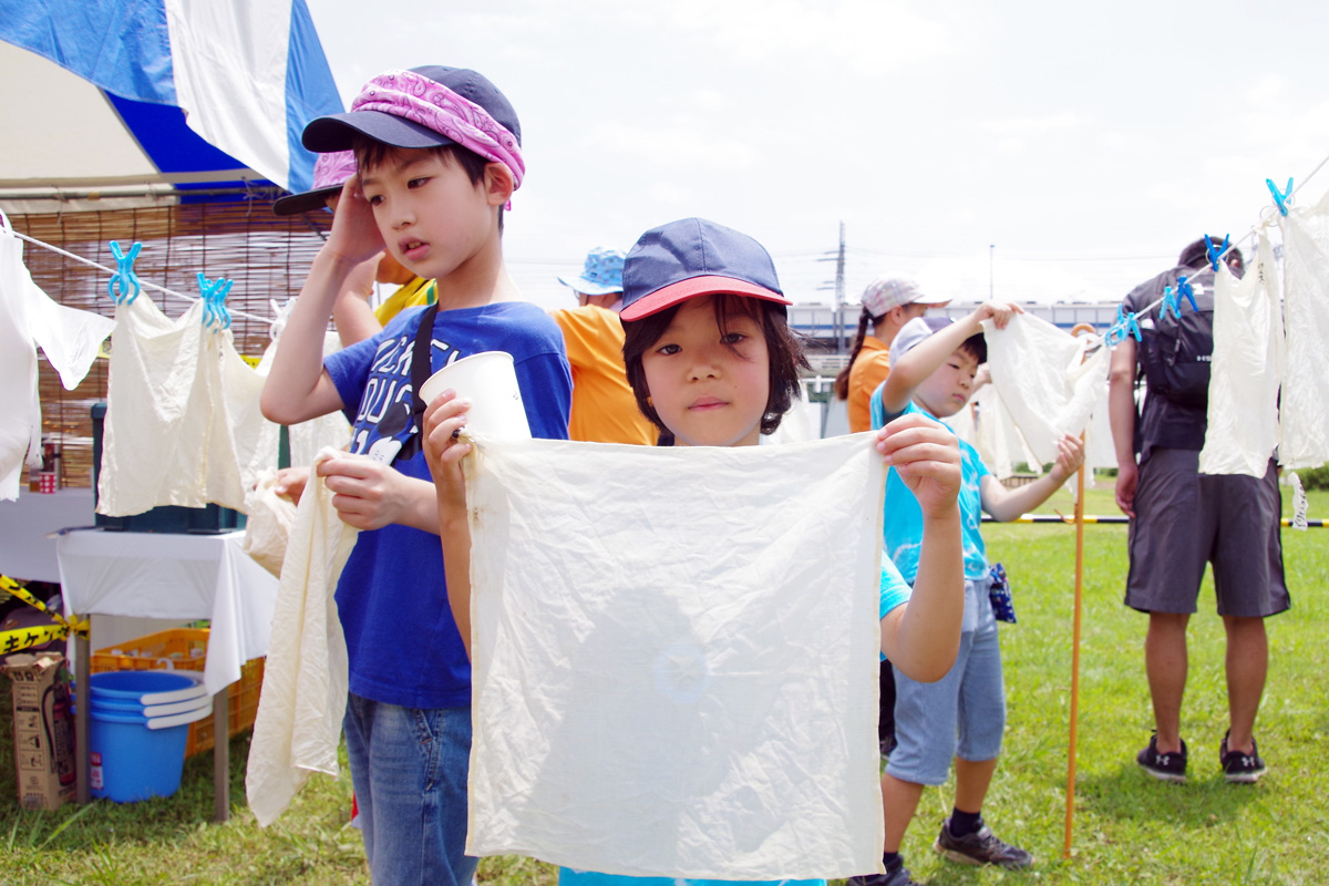 夏休み多摩川教室　草木染め