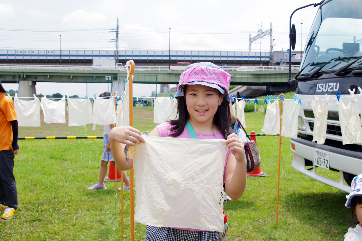 夏休み多摩川教室　草木染め