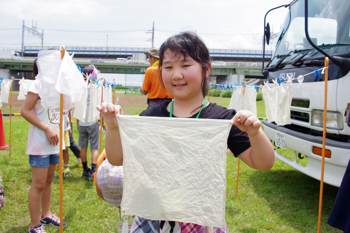 夏休み多摩川教室　草木染め