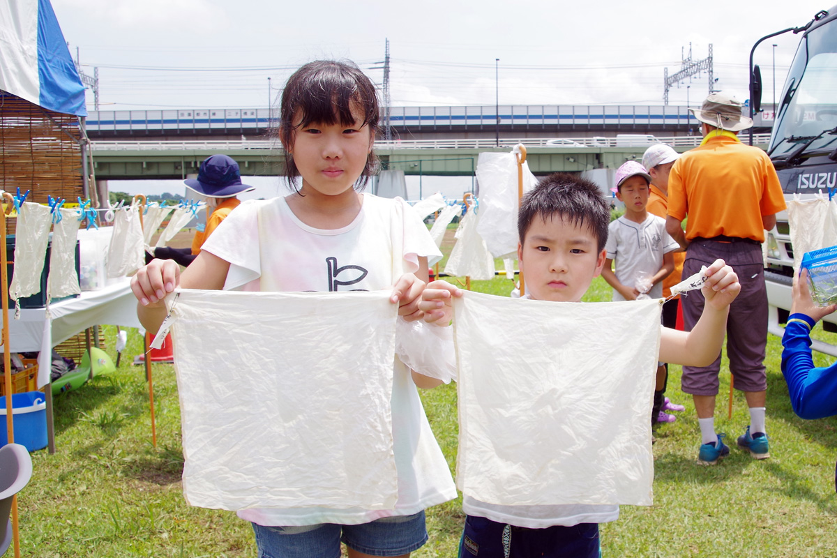 夏休み多摩川教室　草木染め