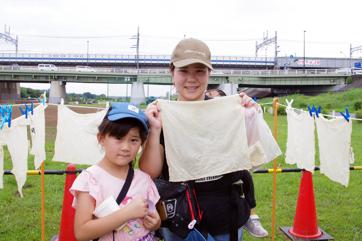 夏休み多摩川教室　草木染め