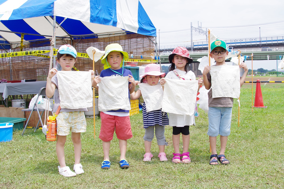 夏休み多摩川教室　草木染め