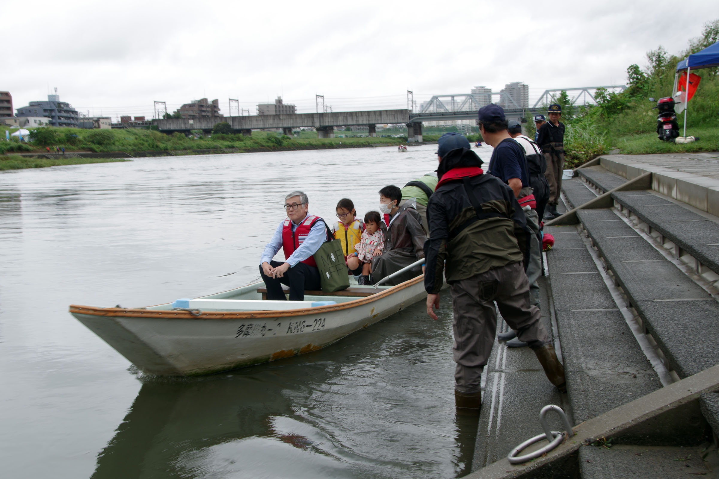 丸子の渡し祭り・多摩川で和むe体験