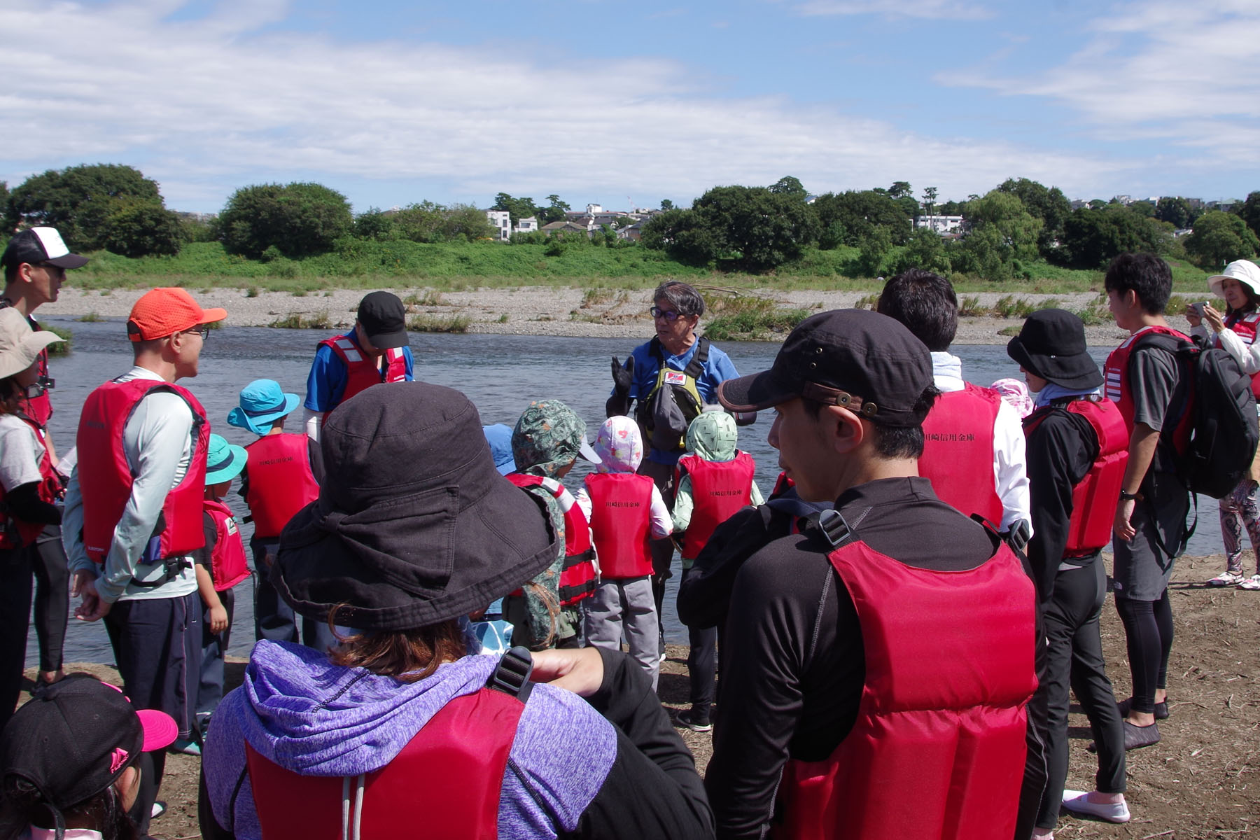 『川の生きもの観察会（ガサガサ）』
