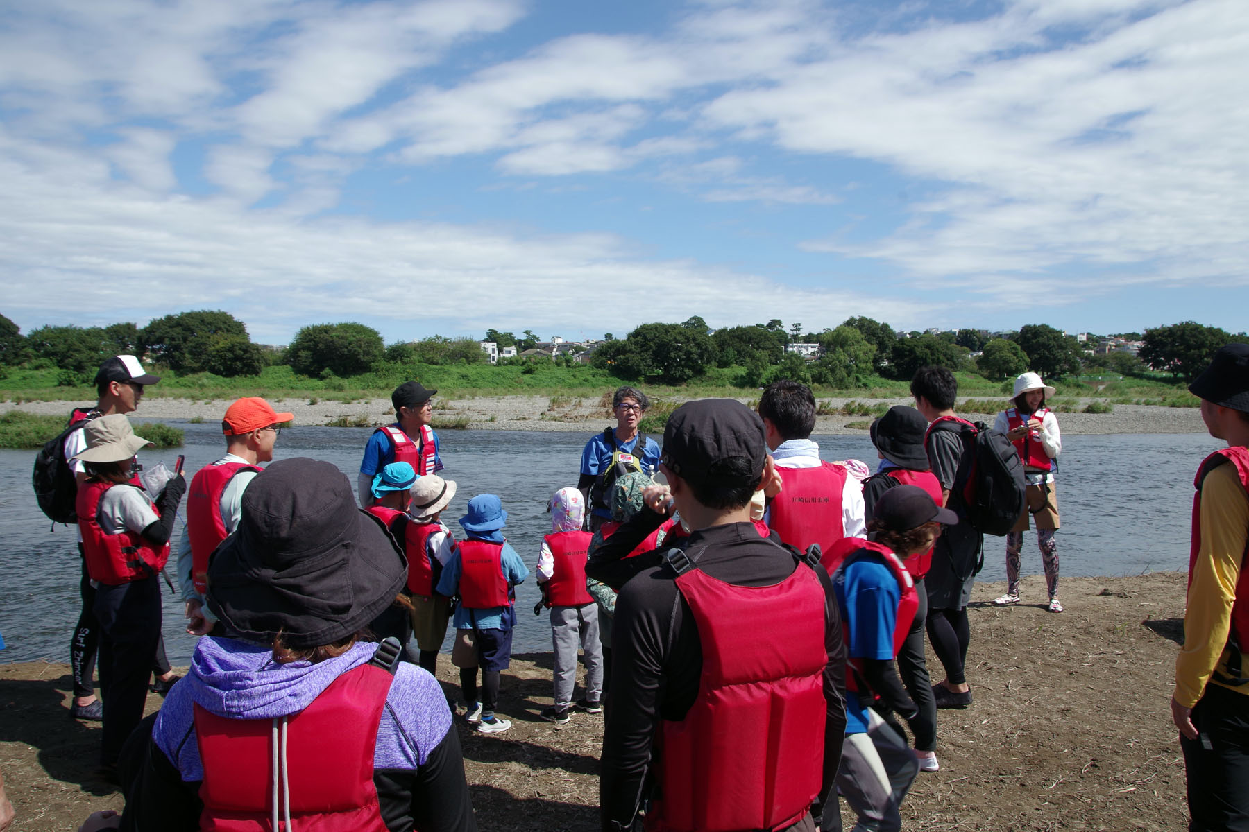 『川の生きもの観察会（ガサガサ）』