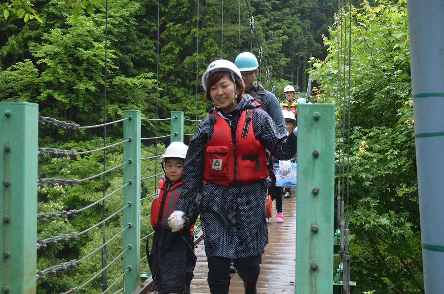 渓流登りと川遊び