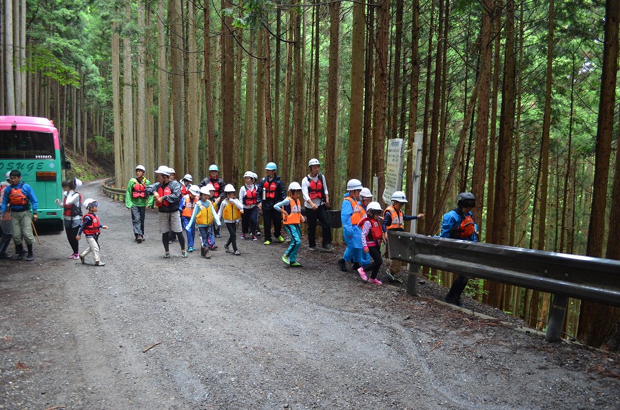 渓流登りと川遊び