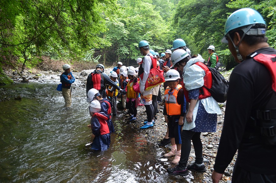 渓流登りと川遊び