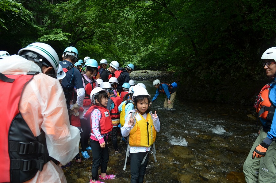 渓流登りと川遊び