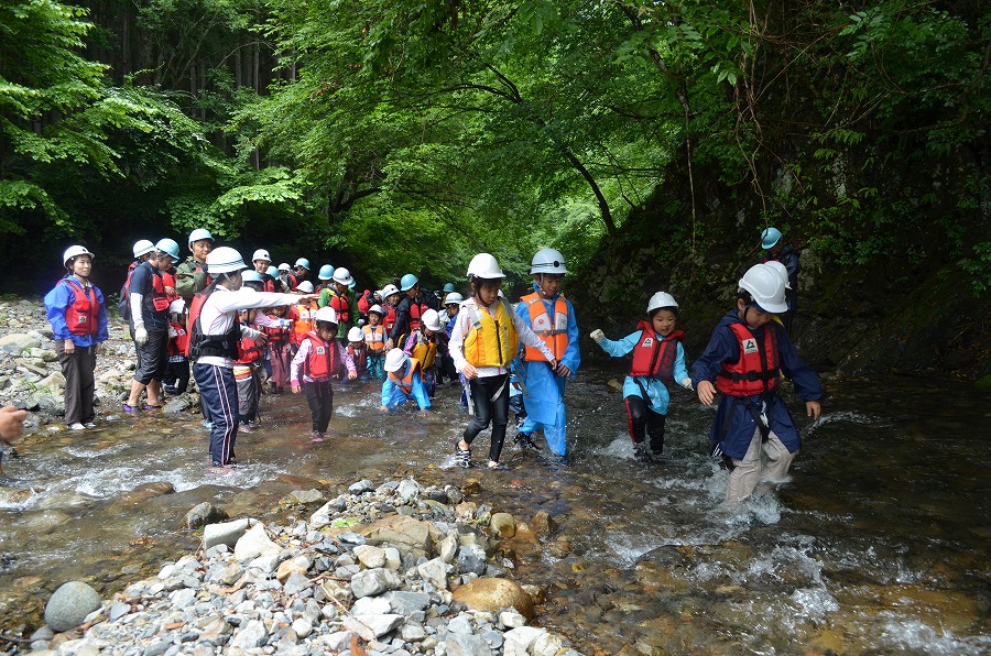 渓流登りと川遊び