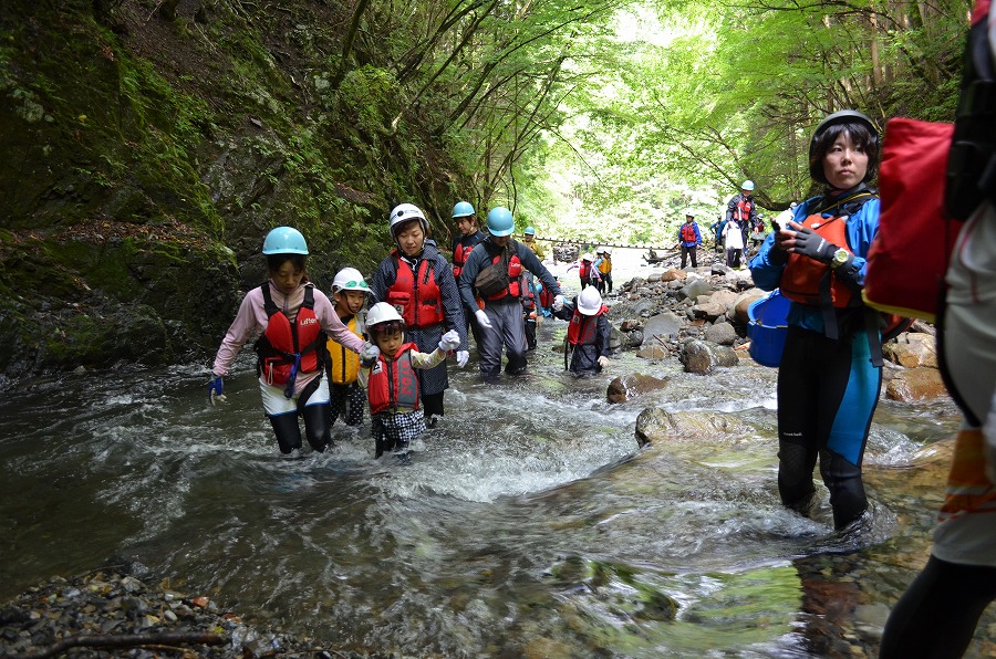 渓流登りと川遊び