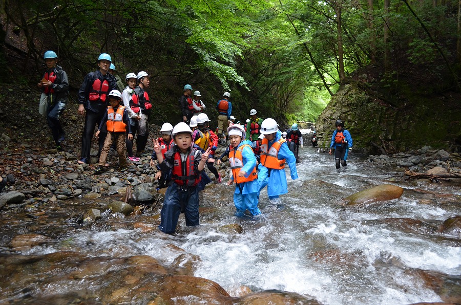 渓流登りと川遊び