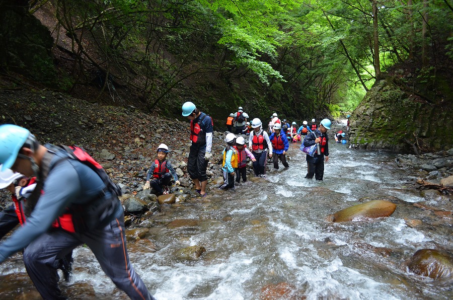 渓流登りと川遊び