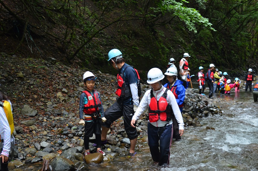 渓流登りと川遊び