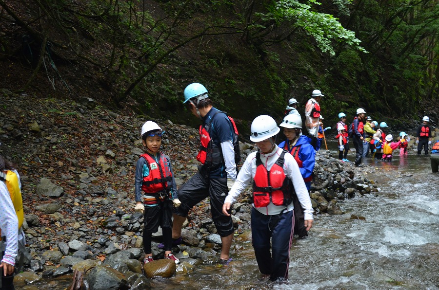 渓流登りと川遊び