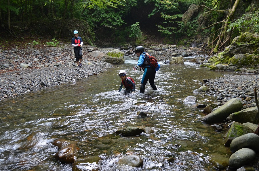 渓流登りと川遊び