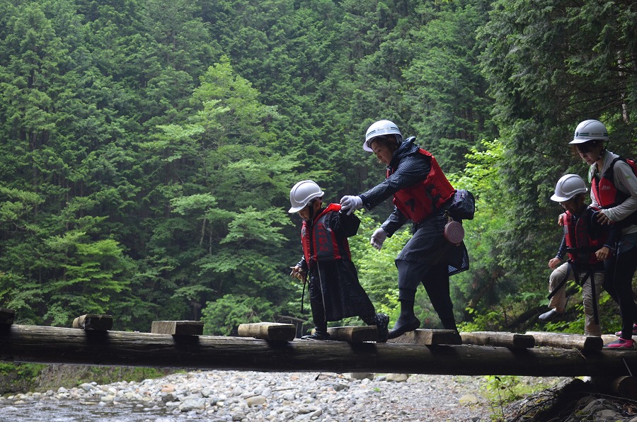 渓流登りと川遊び