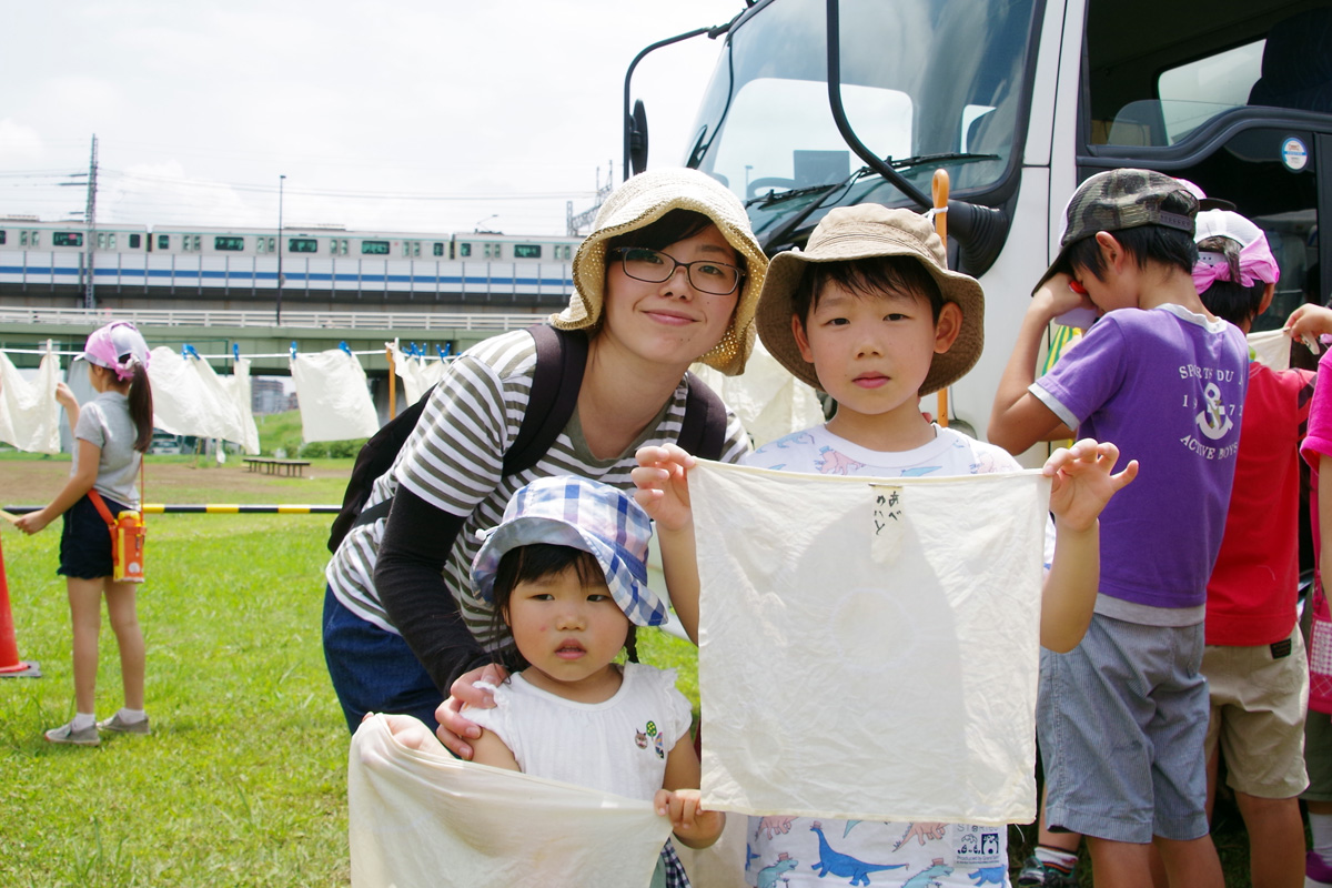 夏休み多摩川教室　草木染め