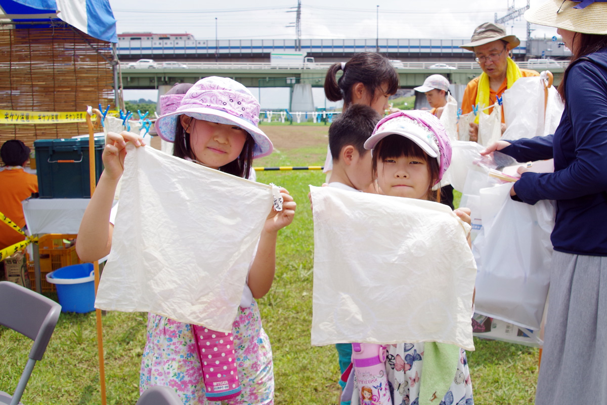 夏休み多摩川教室　草木染め