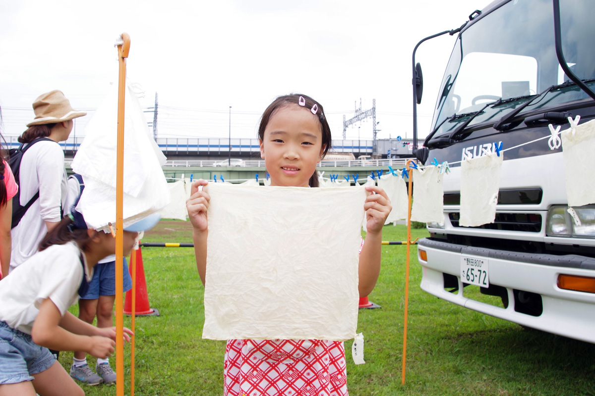 夏休み多摩川教室　草木染め