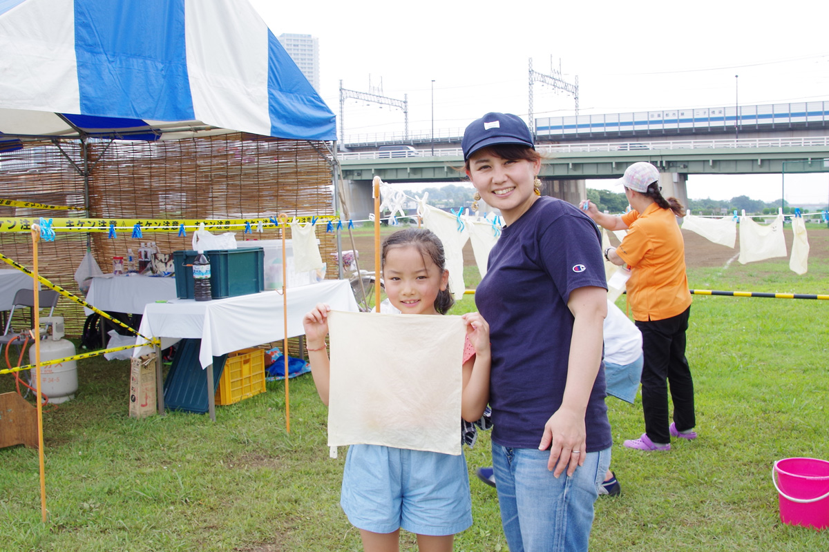 夏休み多摩川教室　草木染め