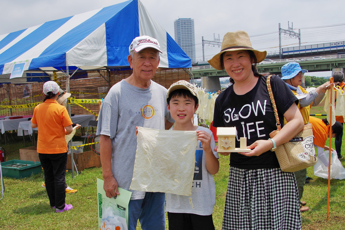 夏休み多摩川教室　草木染め