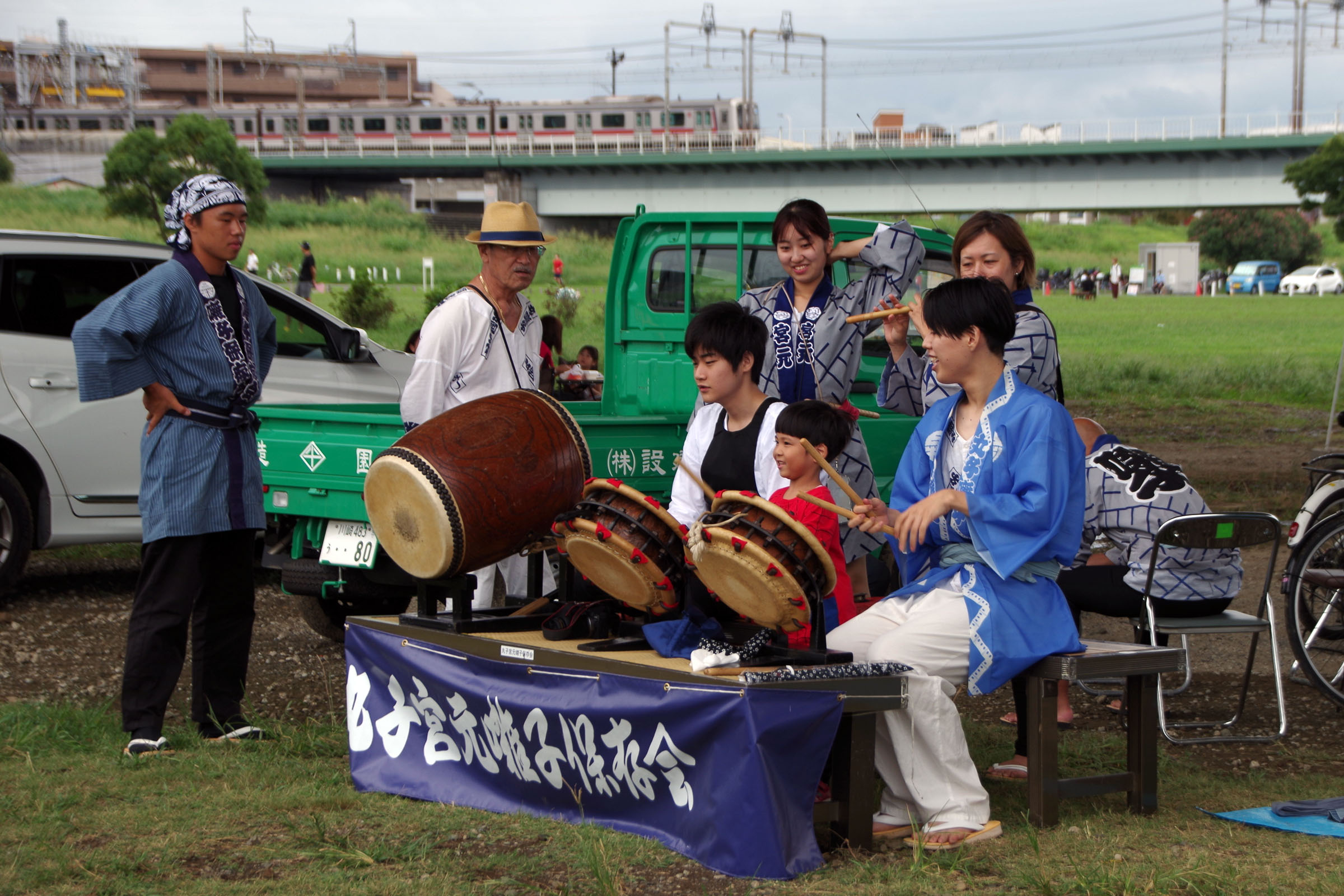 丸子の渡し祭り・多摩川で和むe体験