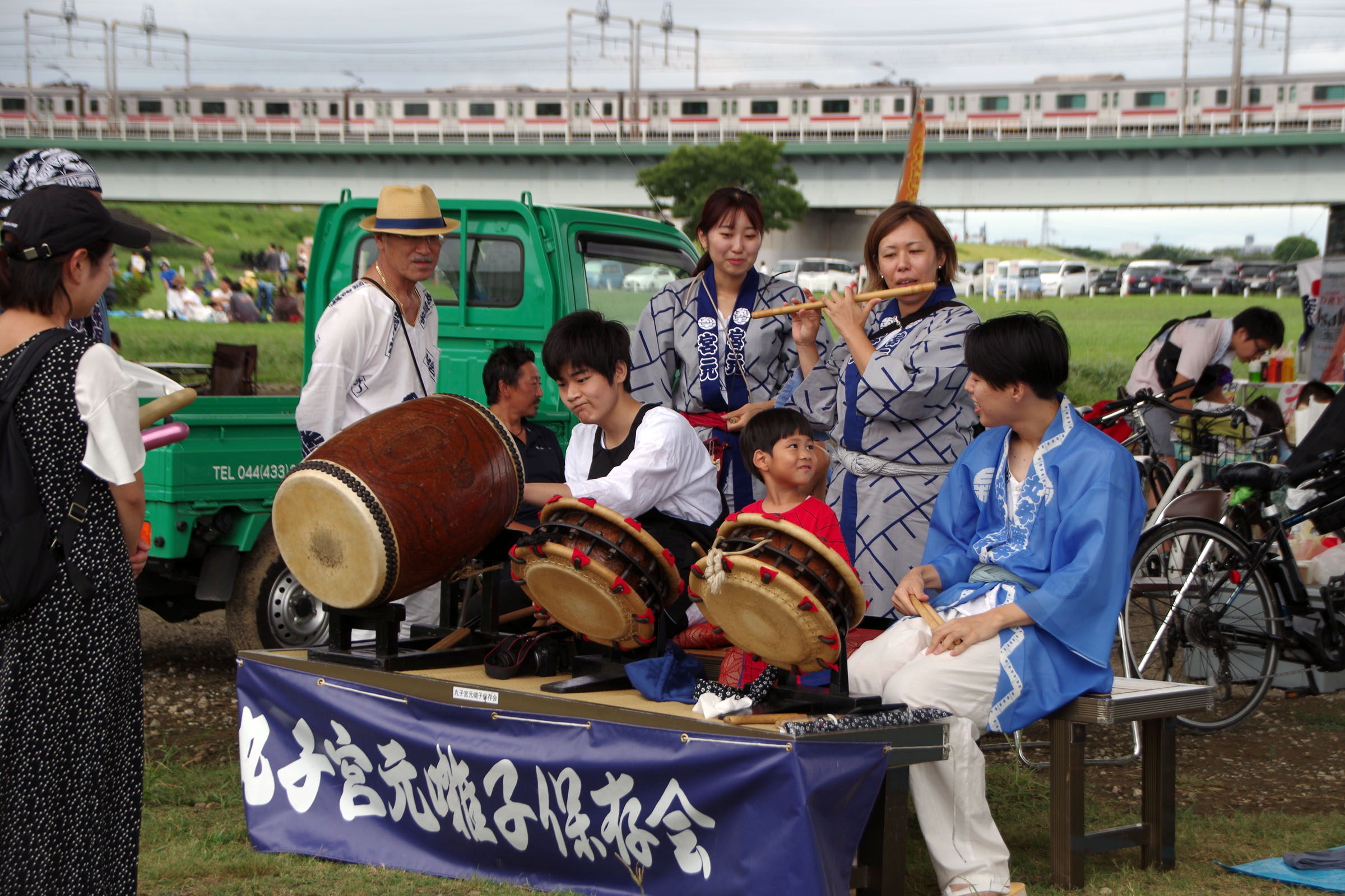 丸子の渡し祭り・多摩川で和むe体験