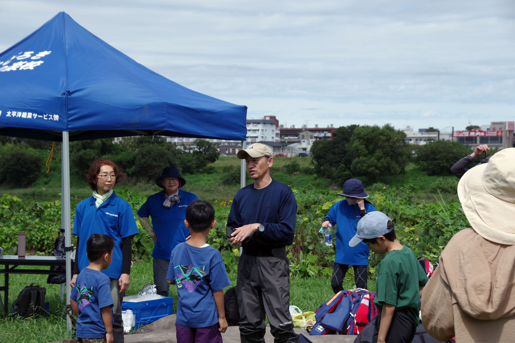 『川の生きもの観察会(ガサガサ)』